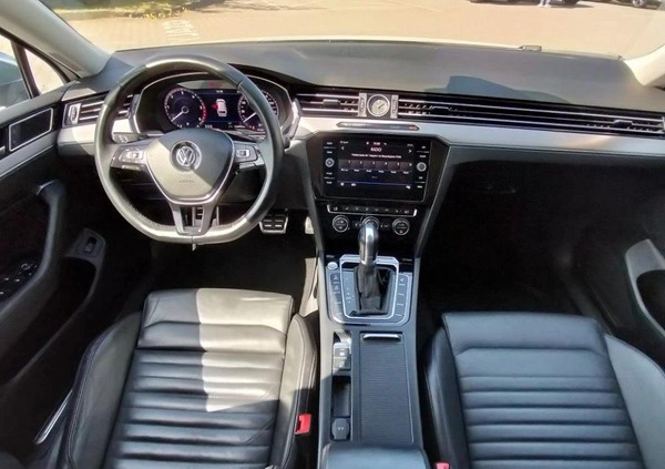 Volkswagen Passat cena 109900 przebieg: 135094, rok produkcji 2019 z Sanok małe 596